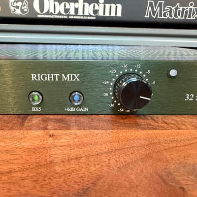 Burl B32 Vancouver 32x2 Summing Box - Box and Packaging Mint image 3