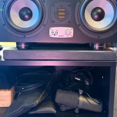 Eve Audio SC307 7" 3-Way Active Studio Monitor - Single image 1