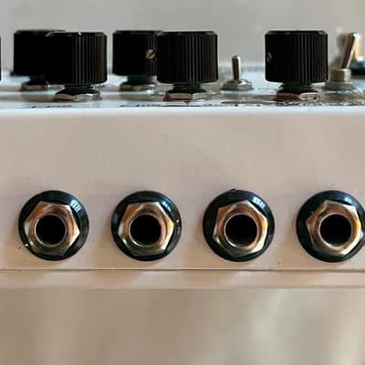 Walrus Audio Bellwether Analog Delay V1 Limited Edition - Rogue 2015 - Pearl / Gold image 3