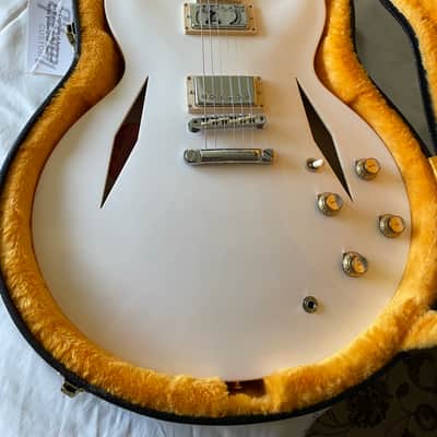 Gibson Custom Shop Dave Grohl Signature DG-335 Limited Edition 2025 - Alpine White #45 of 50 image 3