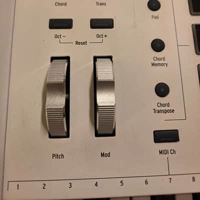 Arturia KeyLab 61 MkII MIDI Controller 2018 - Present - White image 3