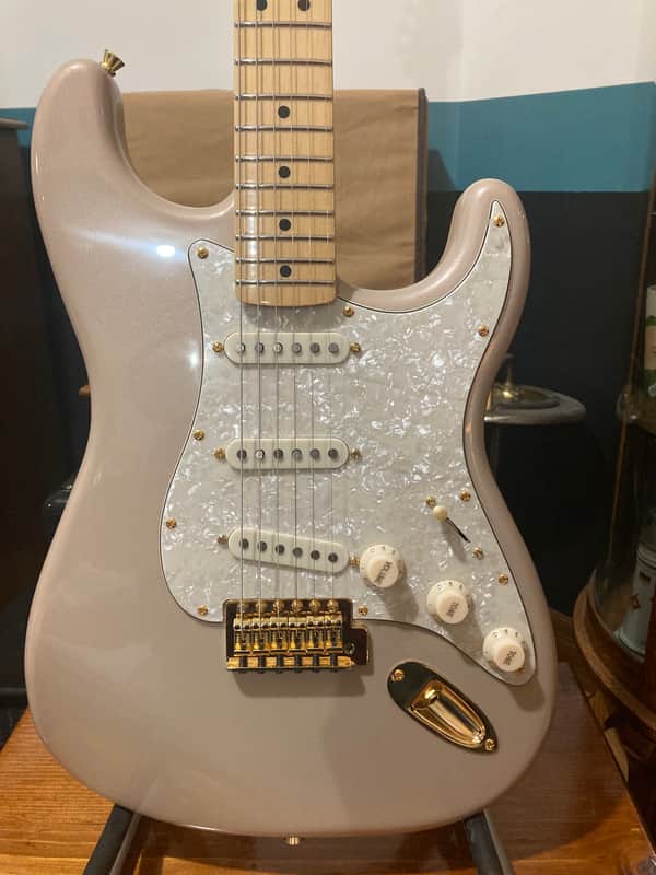 Fender Stratocaster P/C Alder Shoreline Gold image 1