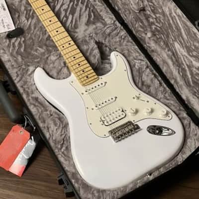 Fender Juanes Signature Stratocaster 2023 - Present - Luna White image 1