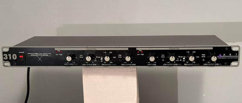 ART 310 Stereo 2-Way / Mono 3-Way Crossover