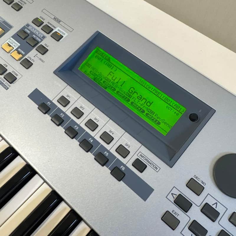 Yamaha Motif ES 7 Production Synthesizer 2000s - Gray used image 1