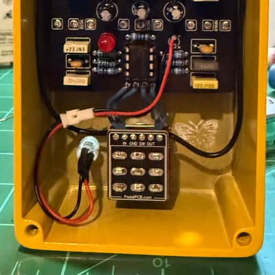 PedalPCB Angry Charlie Clone – Yellow Powder Coat – Marshall-in-a-Box Distortion Clipping LED image 6