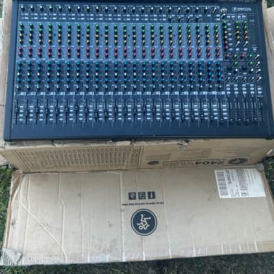 Mackie 2404VLZ4 24-Channel Mic / Line Mixer 2014 - Present - Black image 1