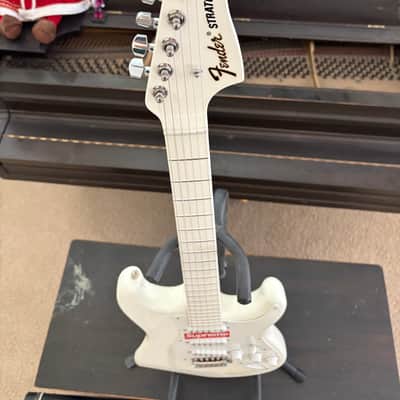 Fender Limited Edition Supreme Stratocaster 2017 - White image 4