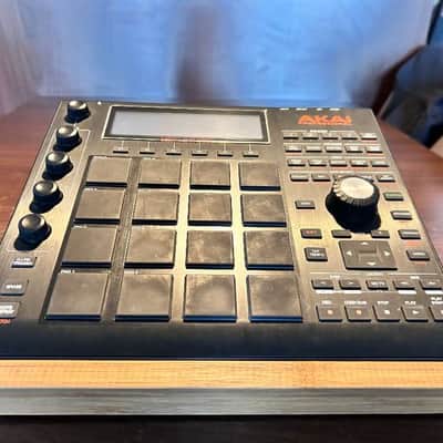 Akai MPC Studio Music Production Controller V1 image 4