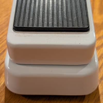 Dunlop 105Q Cry Baby Bass Wah 1999 - Present - White image 2