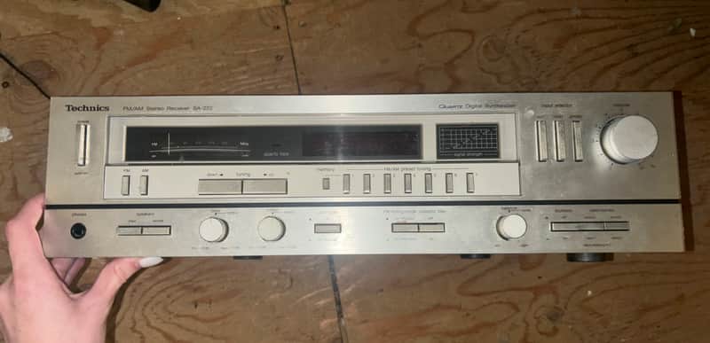 Technics SA-222 AM/FM Stereo Receiver image 1
