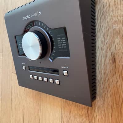 Universal Audio Apollo Twin X QUAD Thunderbolt 3 Audio Interface 2019 - Present - Gray image 2