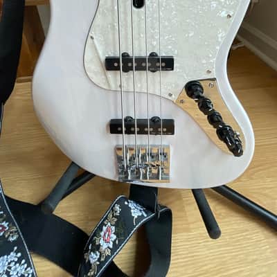Sire Marcus Miller V8 Bass, Roasted Maple Fretboard, White Blonde image 3