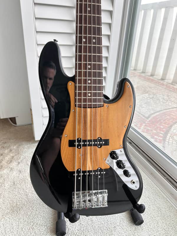 Squier Affinity Jazz Bass VI