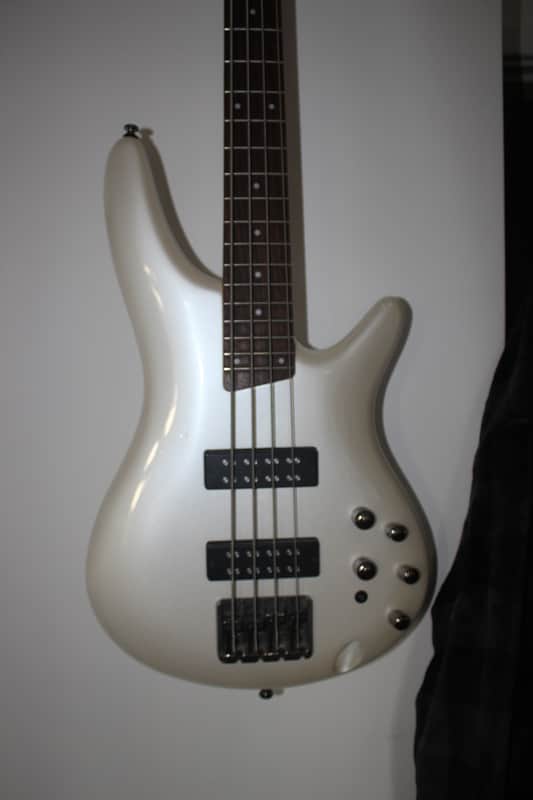 Pearl White Ibanez SR300E-PW Bass - Fair Price for a Solid Sound