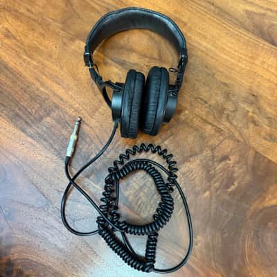 Sony MDR-V6 With New Earpads, Closed Back Studio Reference Headphones image 3