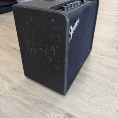 Fender Mustang LT25 25-Watt 1x8" Digital Modeling Guitar Combo 2019 - Present - Black image 2