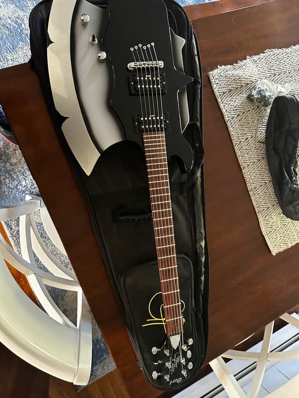 Cort Gene Simmons Kiss signature 6 string - Axe image 1