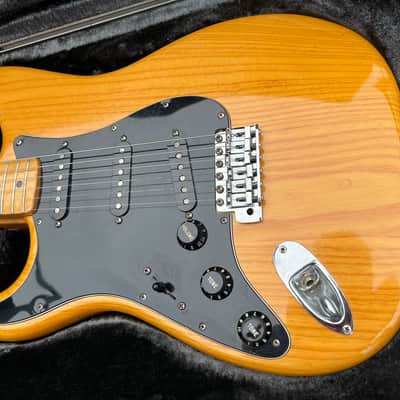 Fender Stratocaster Left-Handed with 3-Bolt Neck, Maple Fretboard 1977 - Natural image 1