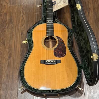 Martin HD-28vs Slotted headstock 12 fret 2002 - Gloss image 1