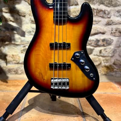 Squier Vintage Modified Jazz Bass Fretless 2007 - 2018 - 3-Color Sunburst image 2