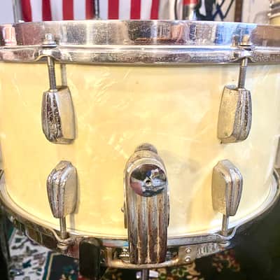 1940s Slingerland Super Gene Krupa Radio King 7x14” 16-Lug Solid Maple Snare, Aluminum War Time Badge - White Marine Pearl image 3