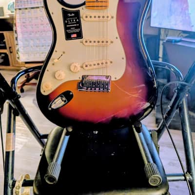 Fender American Ultra Stratocaster LEFT HAND 2021-2023 - 3 Color Sunburst image 4