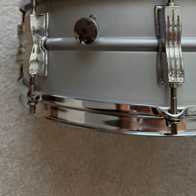 Ludwig Acrolite 5x14" Aluminum Snare Drum with Blue/Olive Badge image 3