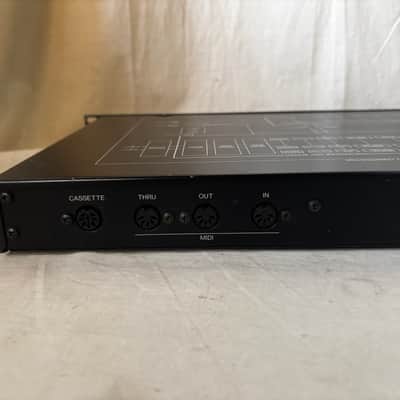 YAMAHA TX81Z FM TONE GENERATOR SYNTHESIZER New internal battery
