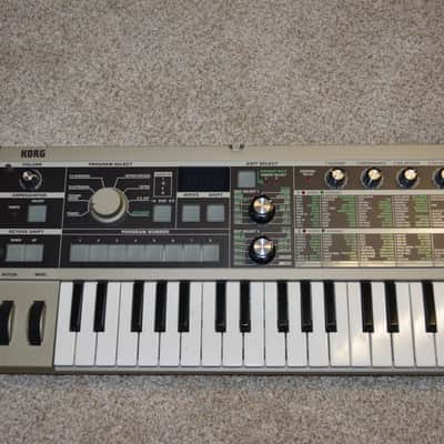 Korg MicroKORG 37-Key Synthesizer/Vocoder 2002 - 2019 - Silver