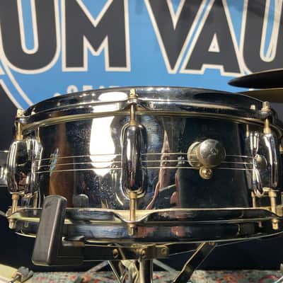 Slingerland - 5x14" Sound King, 8-Lug Snare Drum, with Trick Strainer 1974–1976 - Chrome Over Brass Shell. image 12