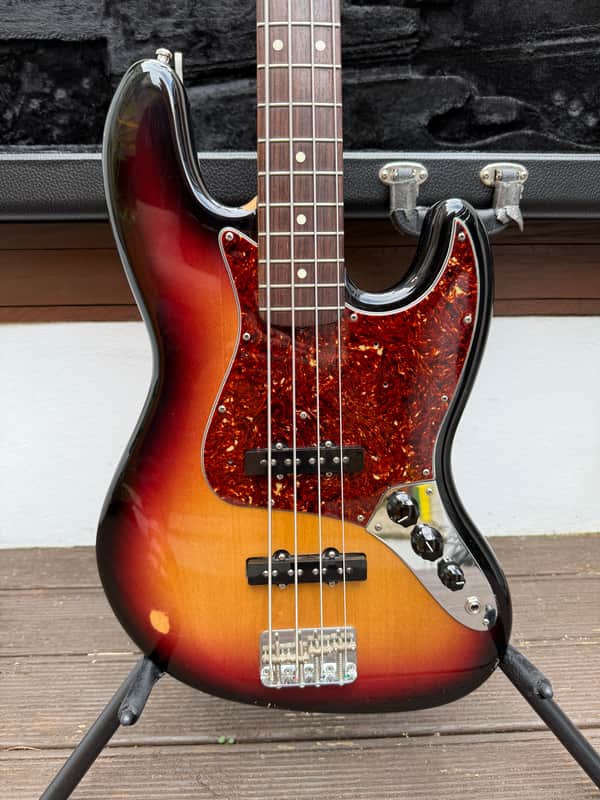 Fender AVRI '62 Jazz Bass 2006 in 3-Color Sunburst image 1