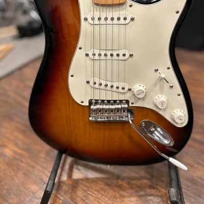Fender Stratocaster 2014 - Sunburst image 2