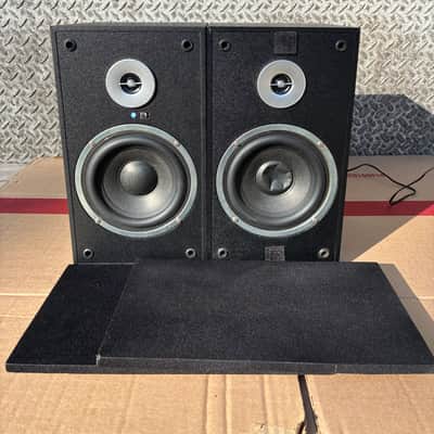 ONN Model 100008403 Bluetooth Wireless Channel 2.1 Stereo Bookshelf Speaker image 1