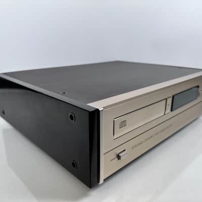 Accuphase DP-70V CD Player w/ Remote image 6