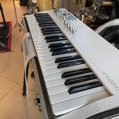 Waldorf Blofeld Keyboard 49-Key Synthesizer 2009 - Present - White image 3