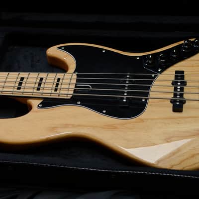 Sire Marcus Miller V7 5-String with Maple Fretboard 2017 - 2019 - Natural image 7