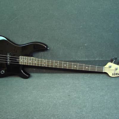 Yamaha BB350 4-String Black Finish Electric Bass Guitar BB-350 image 10