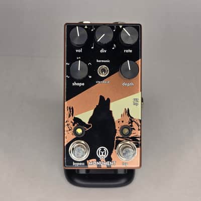 Walrus Audio Monument Harmonic Tap Tremolo V2 2018 - Present - Coral / Black image 2