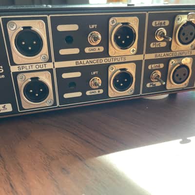 Handcrafted Laboratories Affinity Dual Channel Tube Microphone Preamp w/ VU Meters 240V image 10