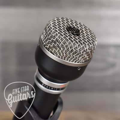 Warm Audio WA-19B 60's Vintage Style Dynamic Microphone - Black image 5