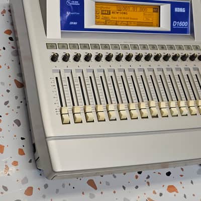 Korg D1600 16-track digital recording studio with built-in mixer image 6