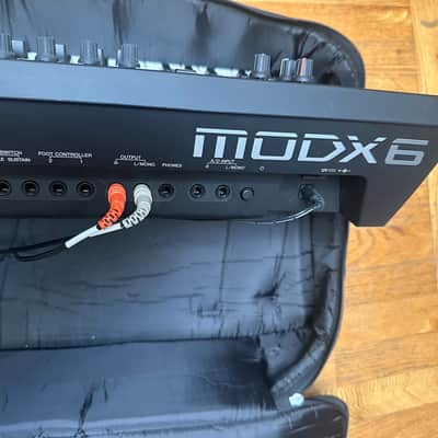 Yamaha MODX6 61 Key 16 Voice Synthesizer image 4