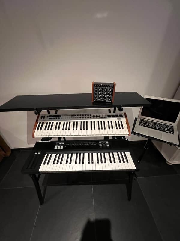 K&M 18950 Table-Style Keyboard Stand 2020s - Black image 1