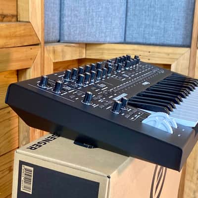 Moog Messenger 32-Key Monophonic Synthesizer - Black image 4