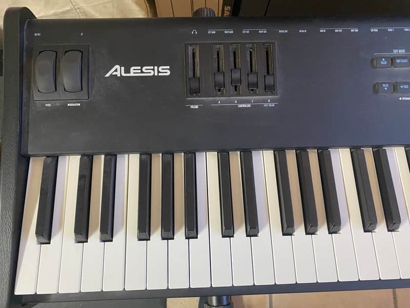 Alesis QS8 Keyboard 1998 Black image 1
