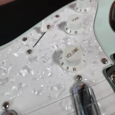 Squier Vintage Modified Surf Stratocaster 2012 - 2018 - Sonic Blue image 8