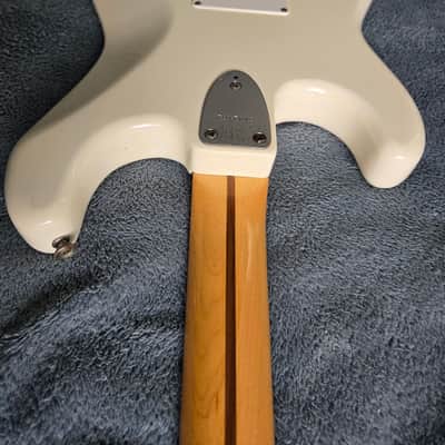 Squier SQ Series 3 bolt Stratocaster 1983-1984 - White image 13