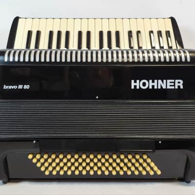 Hohner Bravo III Chromatic 80 Bass Piano Accordion, Black, W/ Bag & Straps image 9