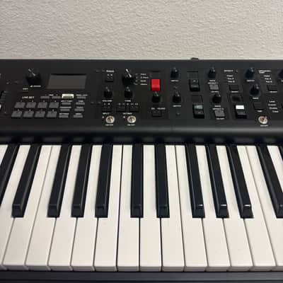 Yamaha YC61 61-Key Stage Keyboard image 3